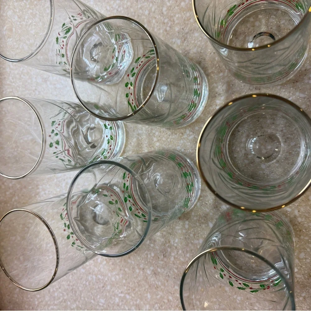 Set of 8 Arby’s Christmas Festive Holiday Glasses red and green Holly Design